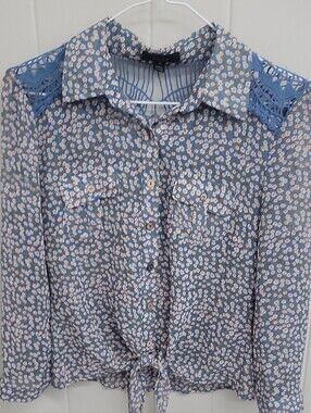 mine Blue Floral Button-Front Tie-Hem Blouse